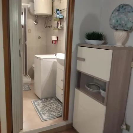 Monolocale Dina's House דירה *